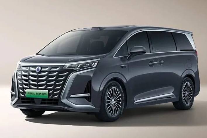 【E汽車】2025款騰勢D9即將上市