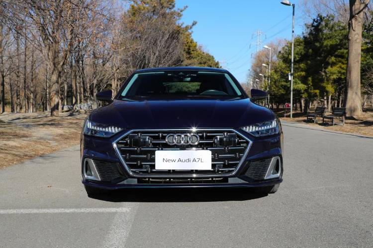 成為年輕人第一款豪華車(chē)，“三冠王”A7L靠的是什么？