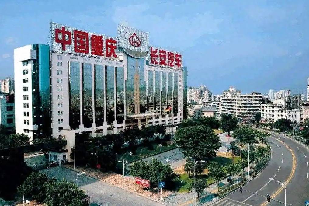 長安汽車大客戶部總經(jīng)理余東偉資歷深 11月公司新能源銷量大增