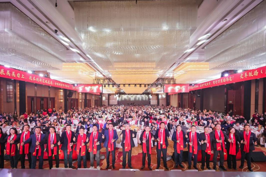 奇心攜力向未來“共赴·新奇夜”2025奇家宴盛大開席