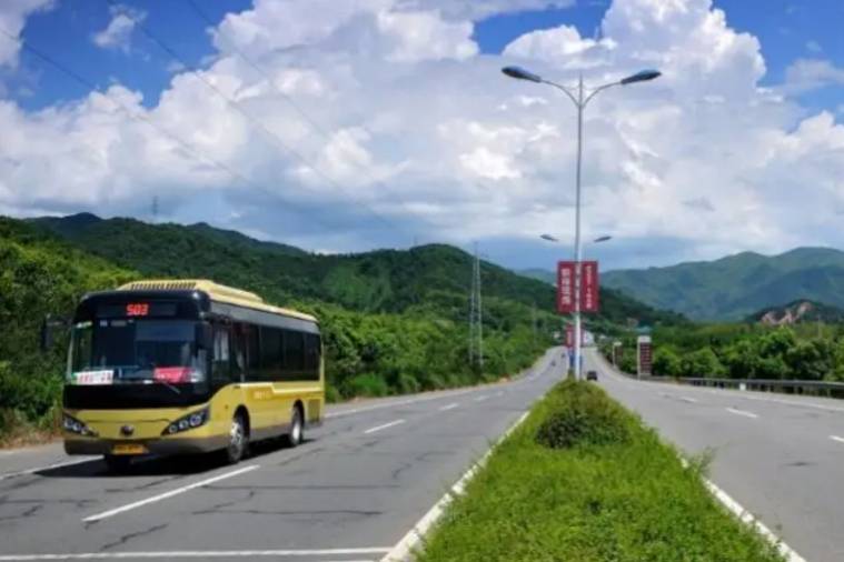 “一年两箱油”是诸多农村车主用车常态，生活在农村需要买车吗？