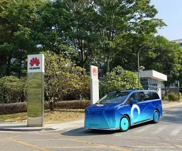 两大车企与华为合作造车，鸿蒙智行今年还有竞争力吗？