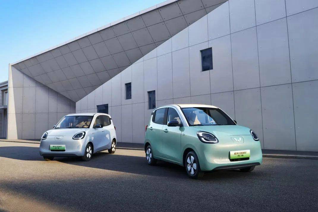 五菱宏光MINIEV四門版即將上市:四門四座,出行新姿態
