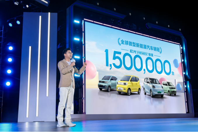 4.48万元起，宏光MINIEV四门版上市开启代步车2.0！