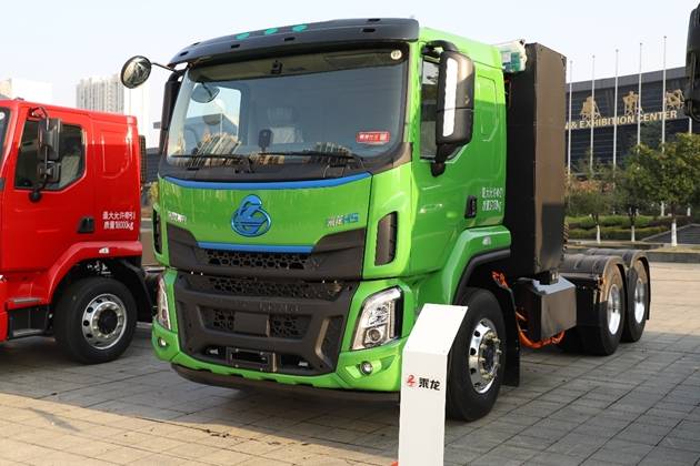乘龍466度大電量牽引車:以卓越性能助力物流企業(yè)綠色轉(zhuǎn)型