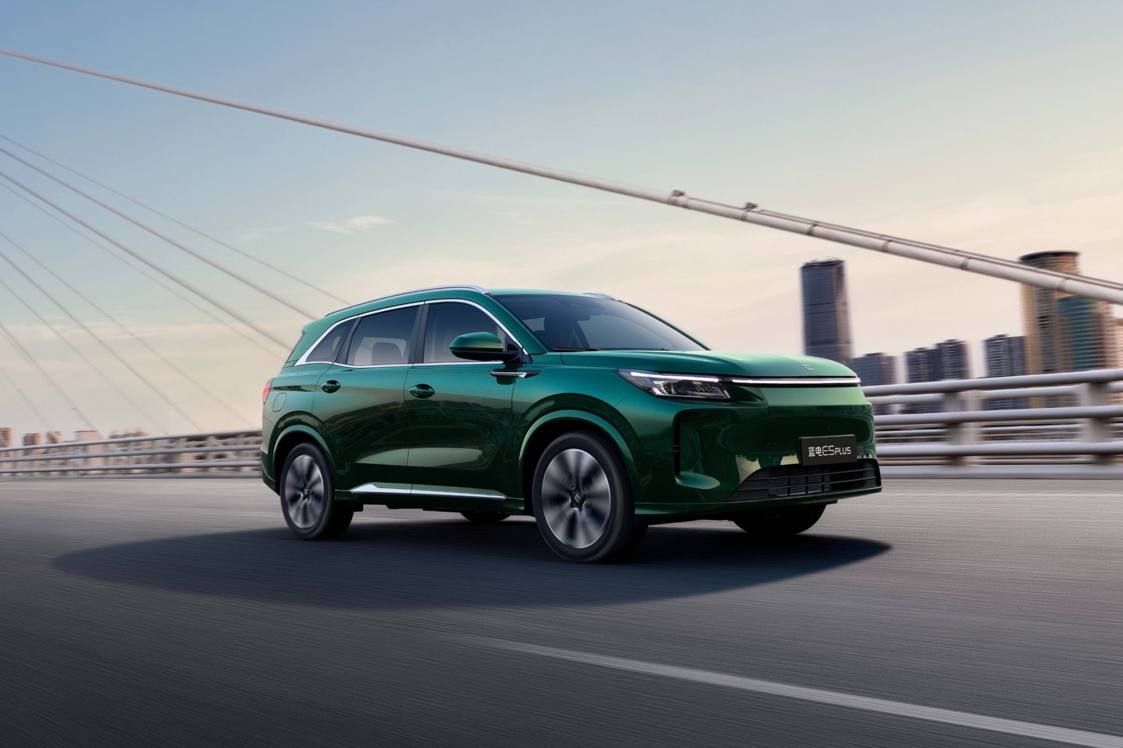藍電榮登2024新能源汽車品質三甲之列,品質可靠值得信賴