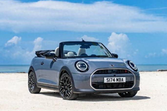 馬路萬人迷！全新MINI Cooper Cabrio駕到