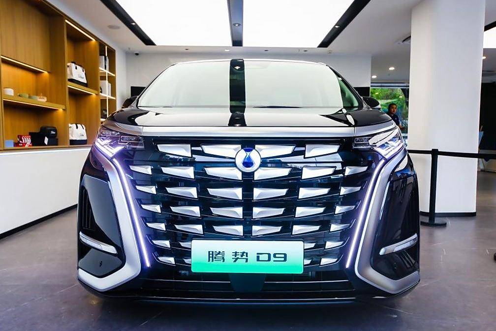 商業(yè)大佬、半個(gè)娛樂(lè)圈，為何都盯上了這款新能源車？