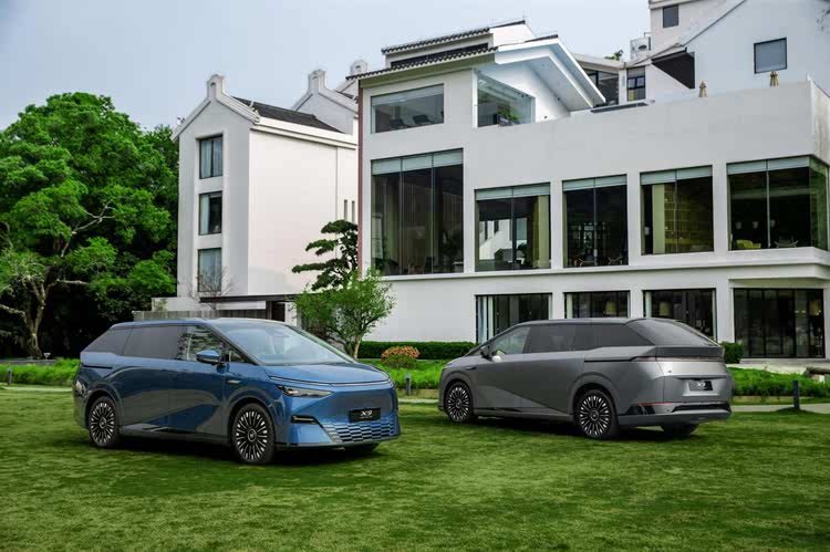 科技舒适大七座标杆 2025款小鹏X9看似小改款实则大焕新