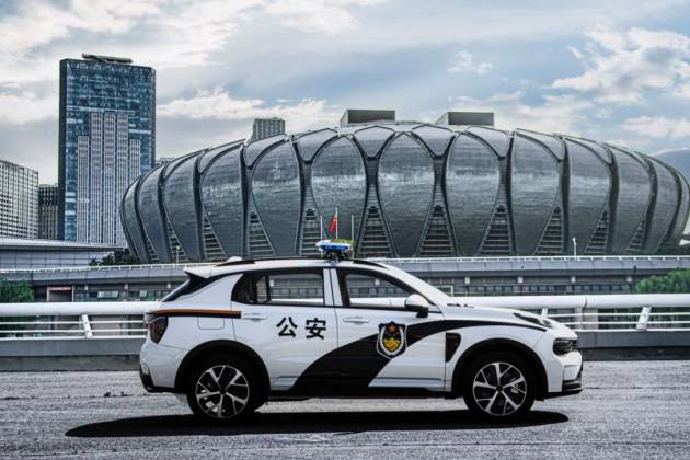 當(dāng)領(lǐng)克01成為警用座駕,怎樣在鬧市追捕中靈活突圍?