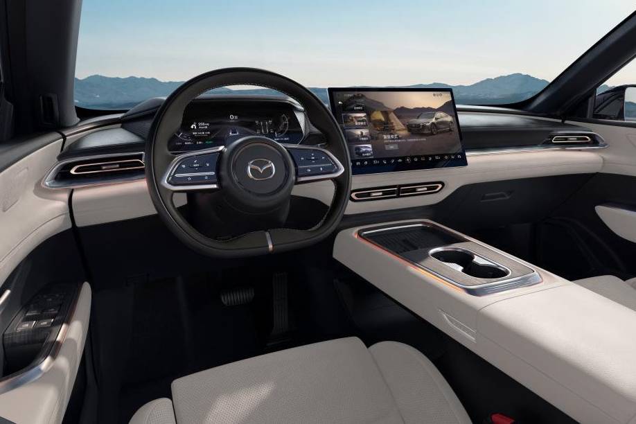 “新E代彎道王”MAZDA EZ-6鷺羽白內飾煥新