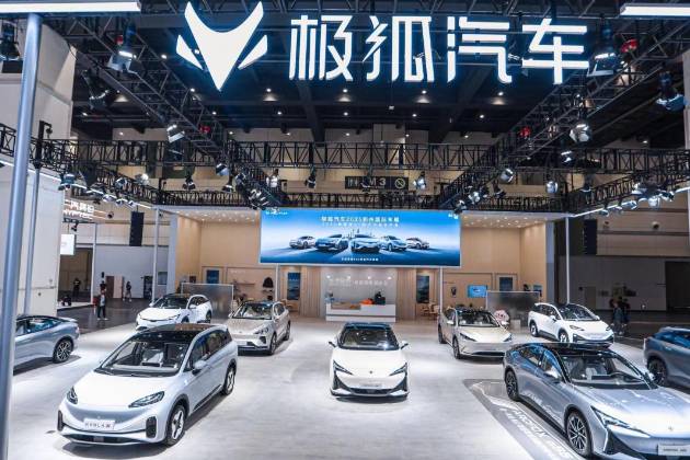 郑州车展选车公式来了:续航+智驾+安全=极狐,其他都是伪需求