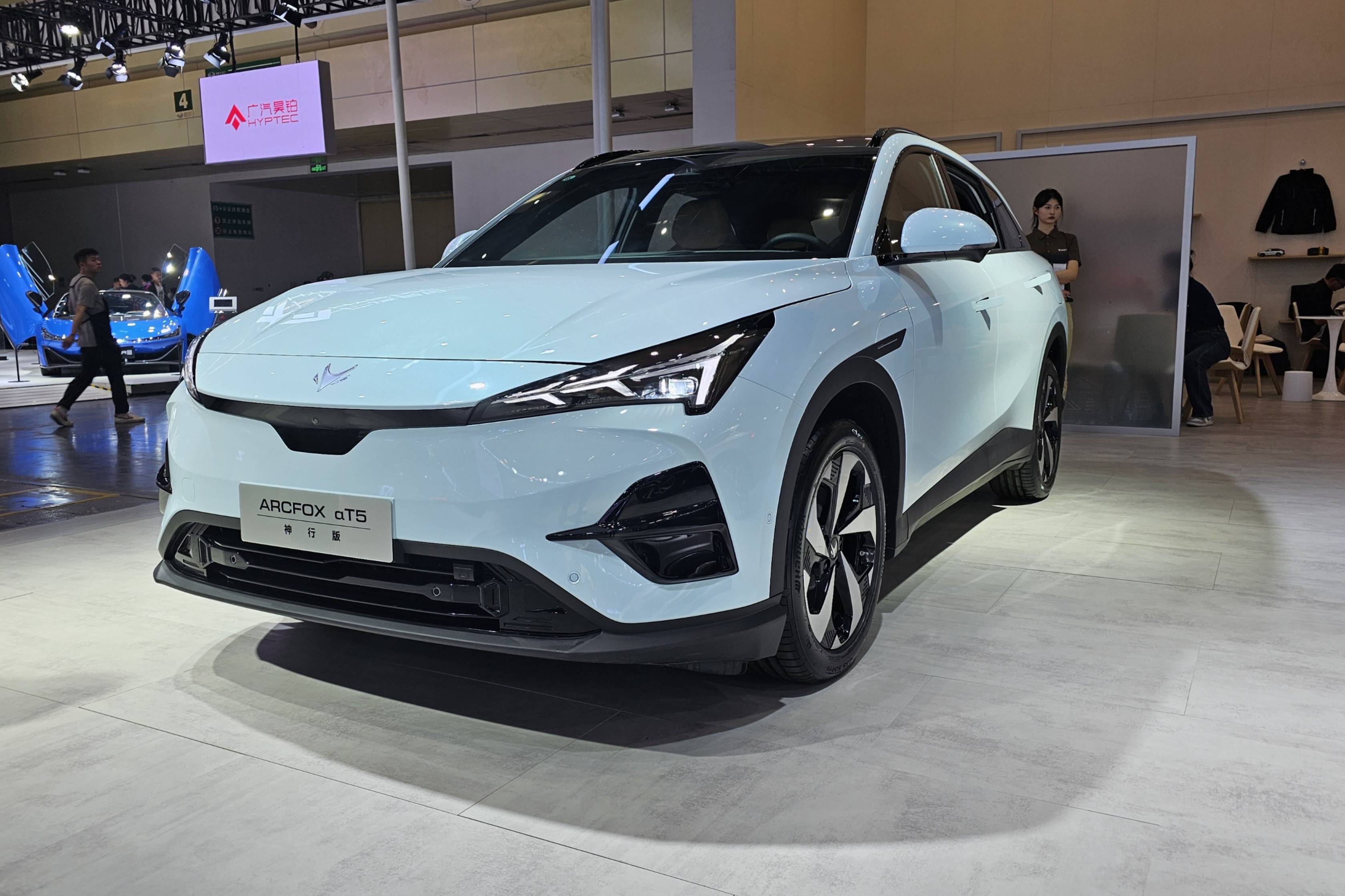 極狐全系亮相鄭州車展,官降+補貼,這價格有點狠?