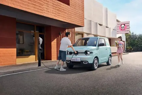 【E汽车】吉利银河2025款熊猫mini元气熊上市