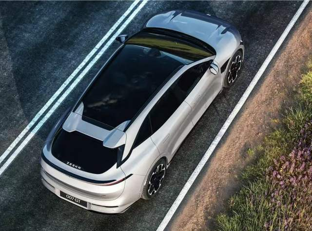 这才是年轻人第一辆性能车 极氪007GT!20.29万元起