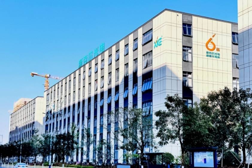 廣東電視臺專訪新克爾光電姚洪標談車燈光源