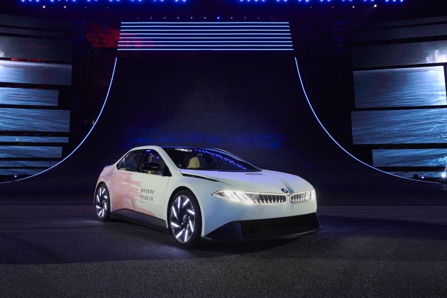 最高1.2噸下壓力?BMW新世代駕趣概念車首次亮相上海