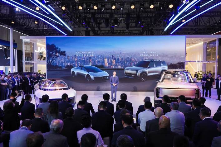 【車視頭條】時代匠心,全球共贏|江汽集團閃耀2025上海車展