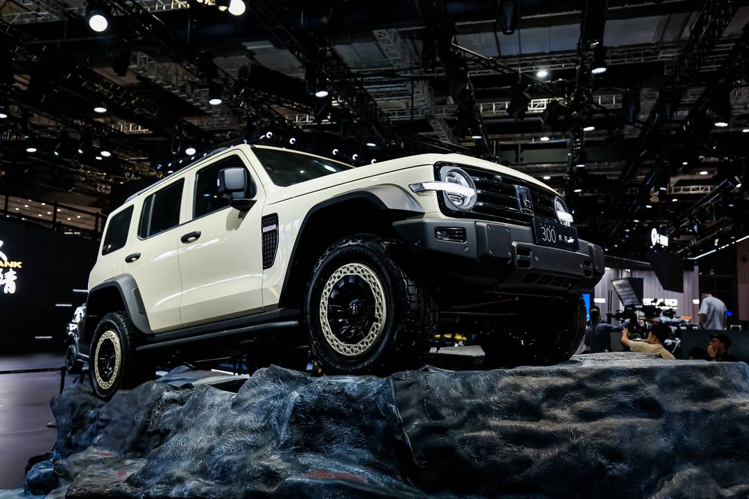 創(chuàng)領(lǐng)越野新格局 V8發(fā)動機(jī)+坦克300虎克版上海車展首發(fā)