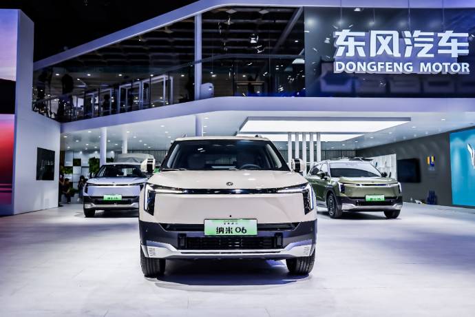 東風納米06閃耀2025上海車展
