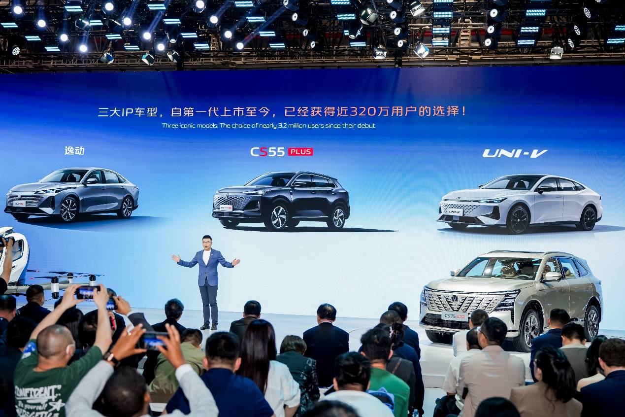 長(zhǎng)安汽車(chē)經(jīng)典車(chē)型煥新新藍(lán)鯨500Bar,領(lǐng)先合資一年!