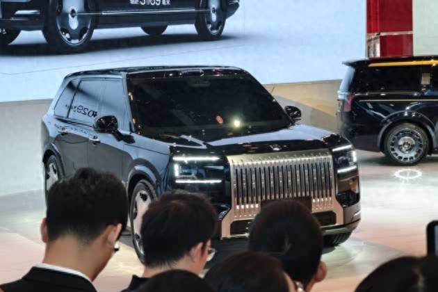 上海車展：以為來到勞斯萊斯展臺，極氪9X亮相，價格成謎