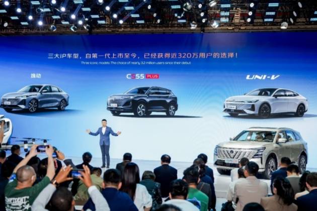 上海車展丨上科技！長安汽車經典車型煥新新藍鯨500Bar