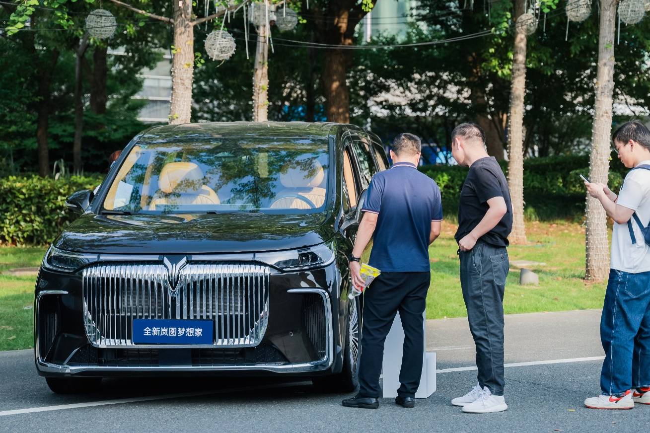 嵐圖汽車為2025百度AI開發者大會保駕護航