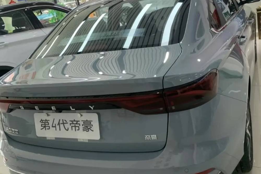 陪朋友看車，我卻心動了！這車真的會過日子！