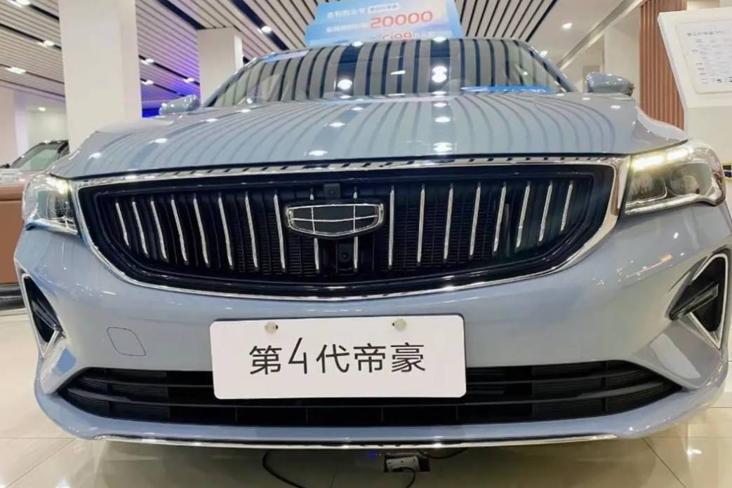 陪朋友看車，我卻心動了！這車真的會過日子！