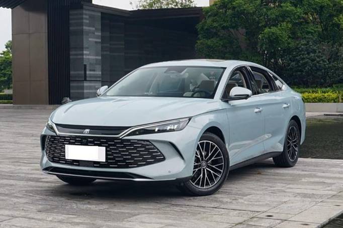 比亞迪秦 L：引領(lǐng)中級轎車新潮流??