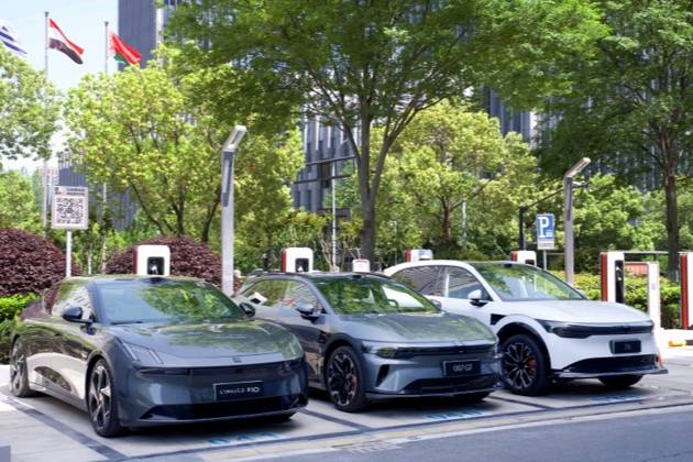看到極氪9X的“豪”,更不能忽視極氪V4極充兆瓦樁的“強”