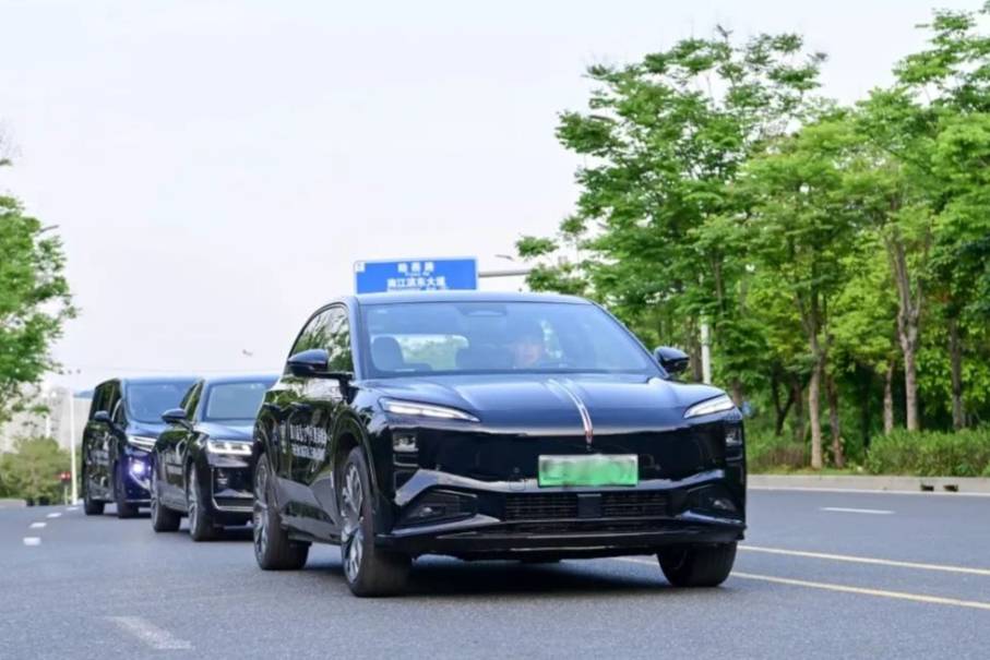 106輛紅旗車服務保障第八屆數字中國建設峰會