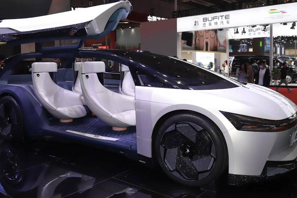 北汽極狐全新MPV概念車，外觀很前衛(wèi)，鷗翼式車門，2+2座椅