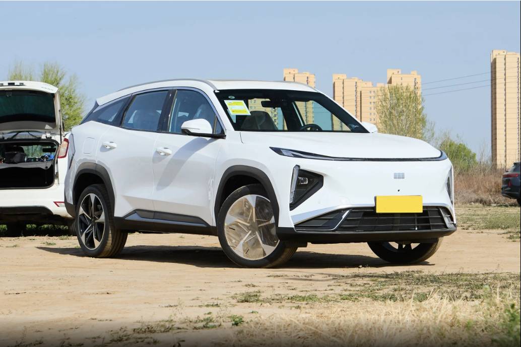 经济实惠的家用车，好开实用颜值高，吉利银河L7 EM-i