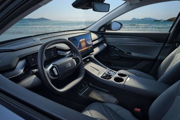 銀河L6EM-i續航2000km+硬剛比亞迪，進入零焦慮時代
