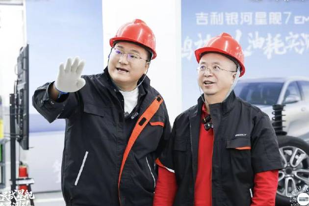 周鸿祎拆底盘验真章!吉利星舰7交付破5万,安全科技卷出高度?