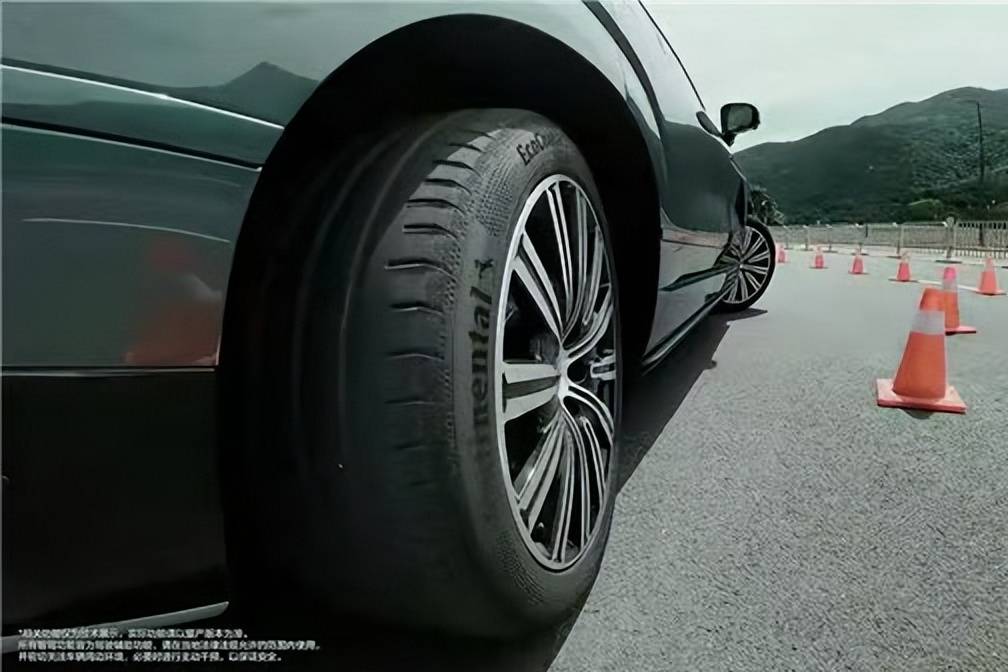 買中大型SUV要看轉彎半徑，騰勢N9轉彎半徑“畫8字”