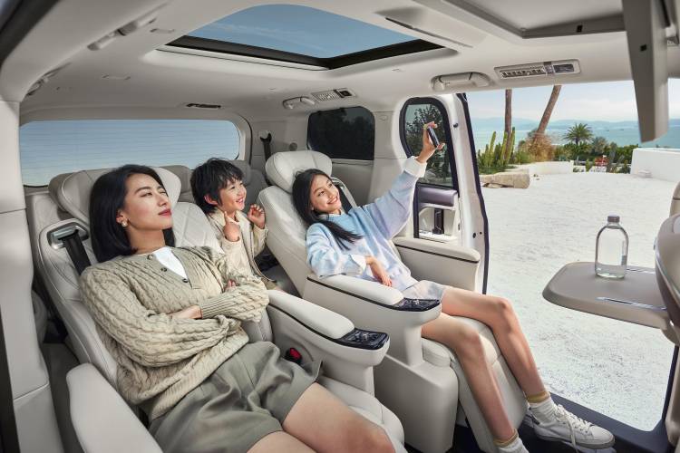 “車圈勞?！蔽航ㄜ?，青年節(jié)直播請高管、媒體一起露營喝咖啡