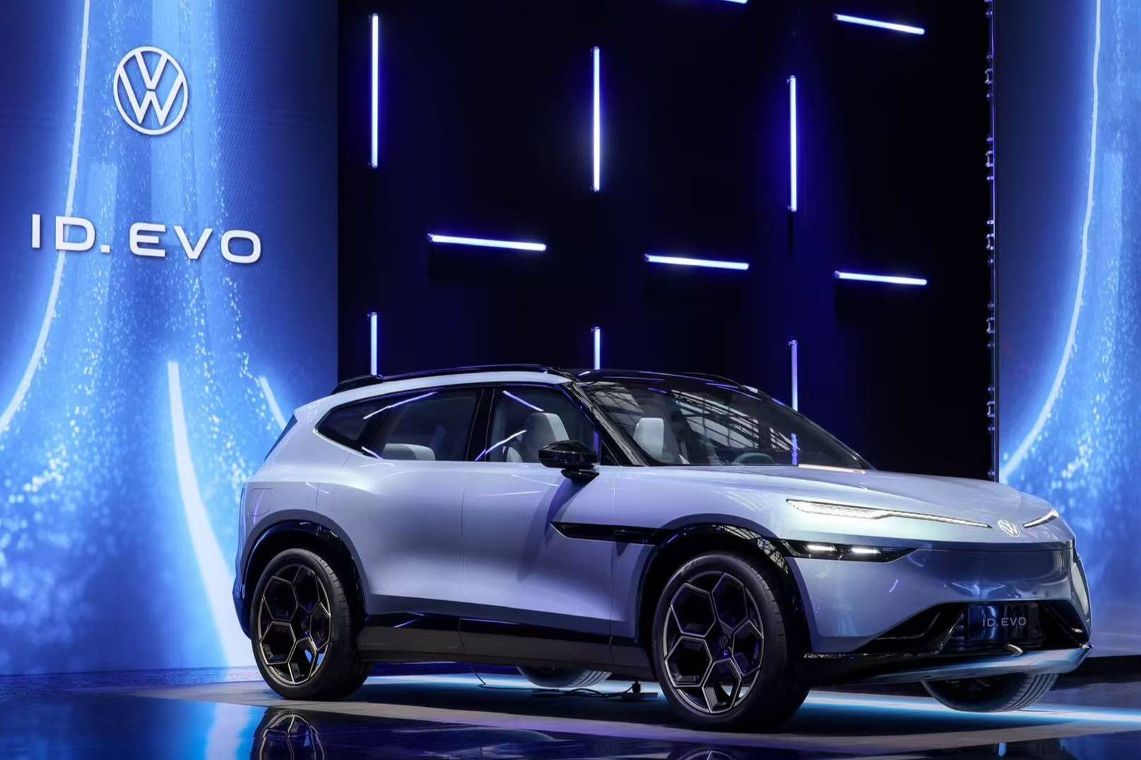 ID. EVO以AI进化赋能智能纯电新体验