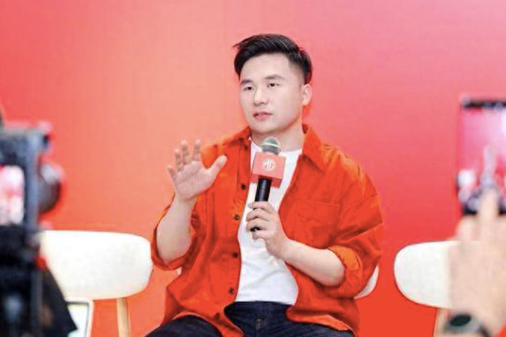 逆風局中的掙扎:周钘與名爵的未來何去何從?