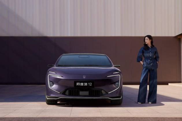 2025款阿维塔12再升级,新增岱红内饰配色,高端轿车新选择