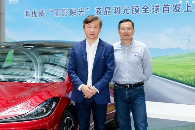 海優威“墨影瞬光”液晶調光膜:汽車智能調光天幕的行業標桿