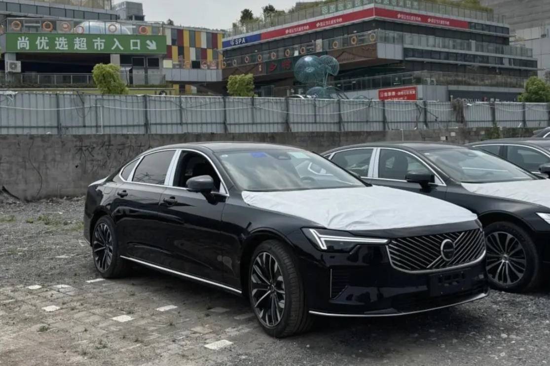 新沃尔沃S90曝光，新格栅+新内饰，能否重燃中大型轿车市场？