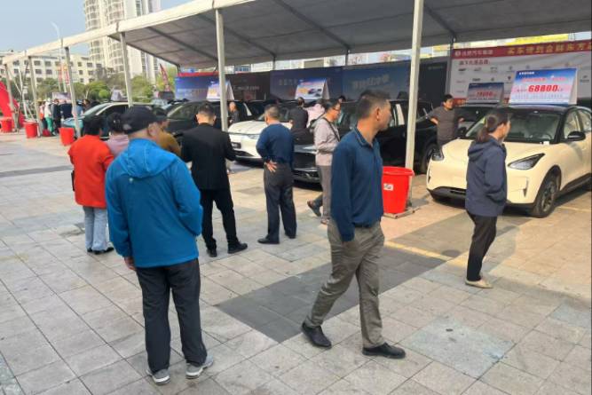 東方汽車展銷會(huì) 前100名到場(chǎng)領(lǐng)取精美禮品!