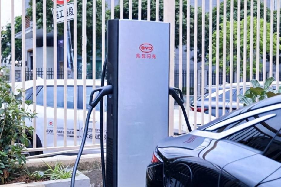 閃充5分鐘，續(xù)航400KM，超級e平臺解決新能源汽車充電焦慮