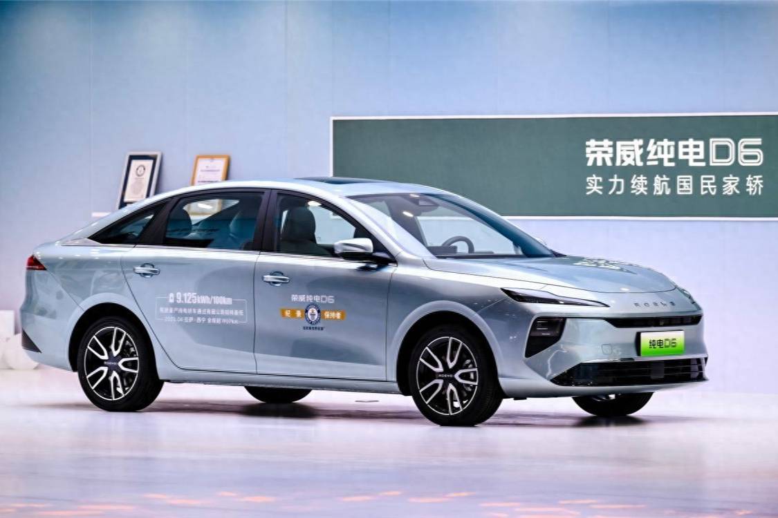 國民電動家轎新標桿，榮威純電D6限時一口價7.98萬元起