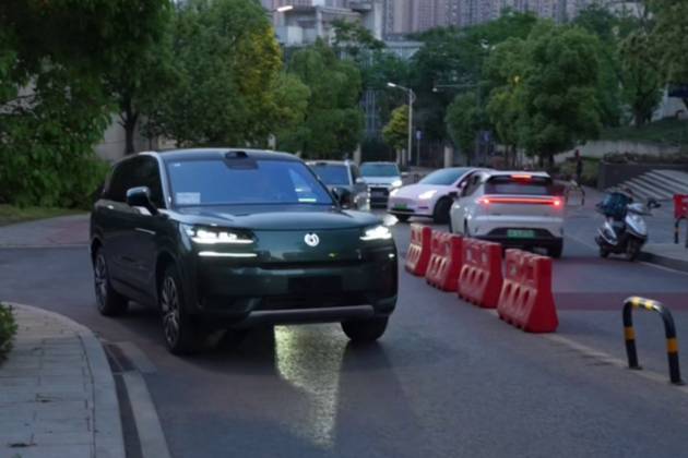 老小區(qū)、菜市場(chǎng)，騰勢(shì)N9的窄路掉頭絕活藏不住了