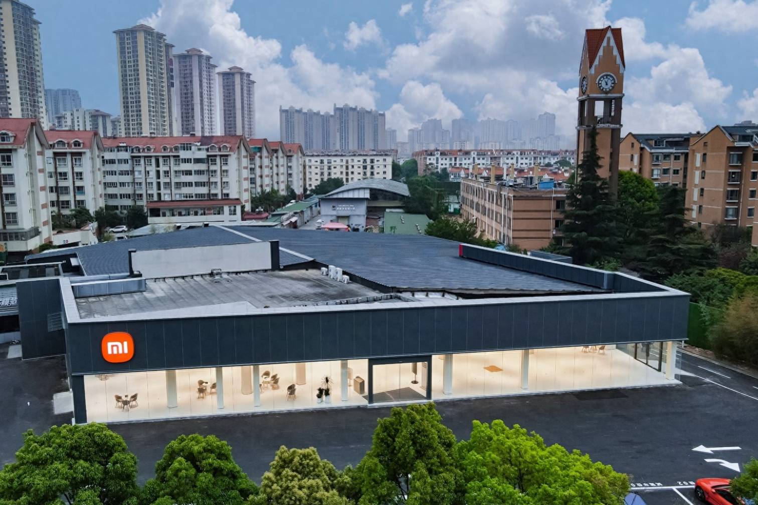 小米汽車渠道再拓展 建發(fā)小米汽車?yán)ッ魅招聳|路店開業(yè)