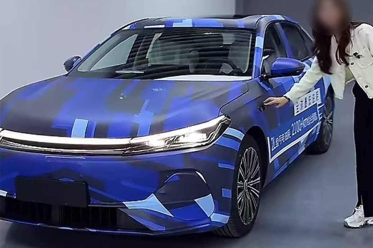 吉利銀河全新轎車諜照 車長接近5米 綜合續航超2100km+